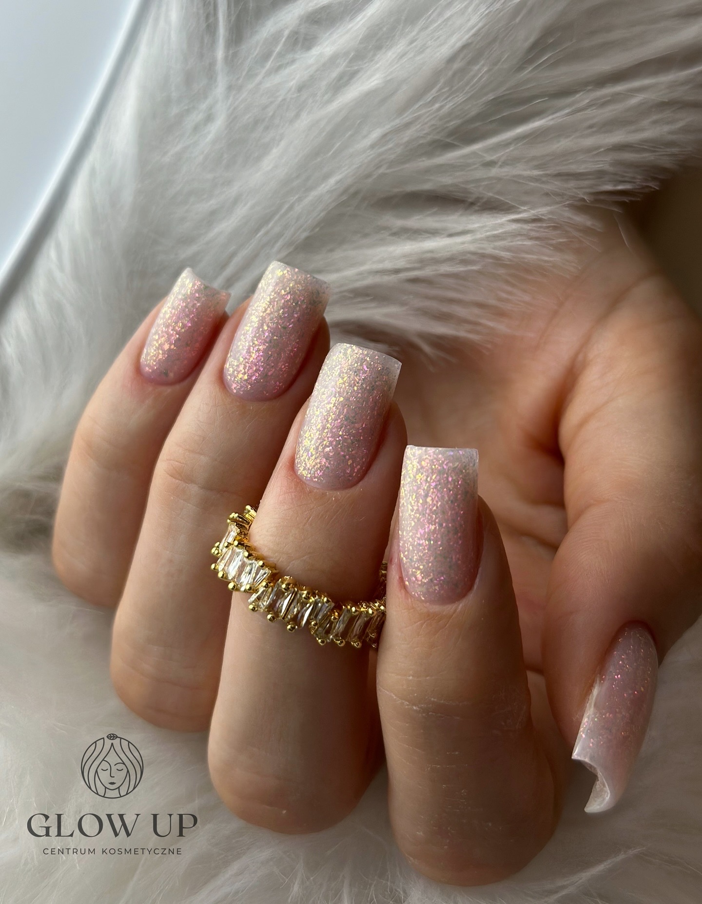 Stylizacja paznokci w salonie Glow Up Lublin - manicure hybrydowy i żelowy