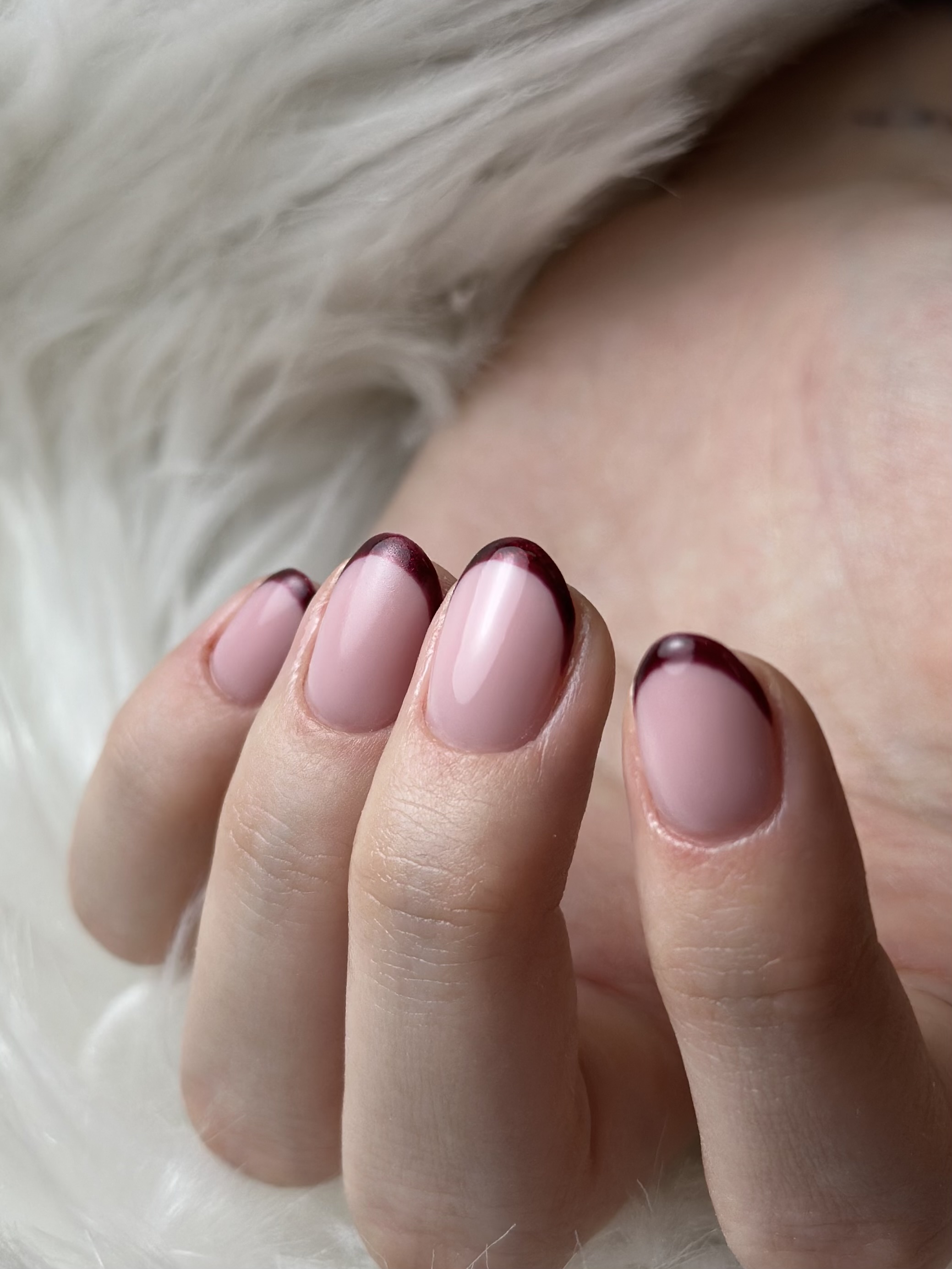 Stylizacja paznokci w salonie Glow Up Lublin - manicure hybrydowy i żelowy