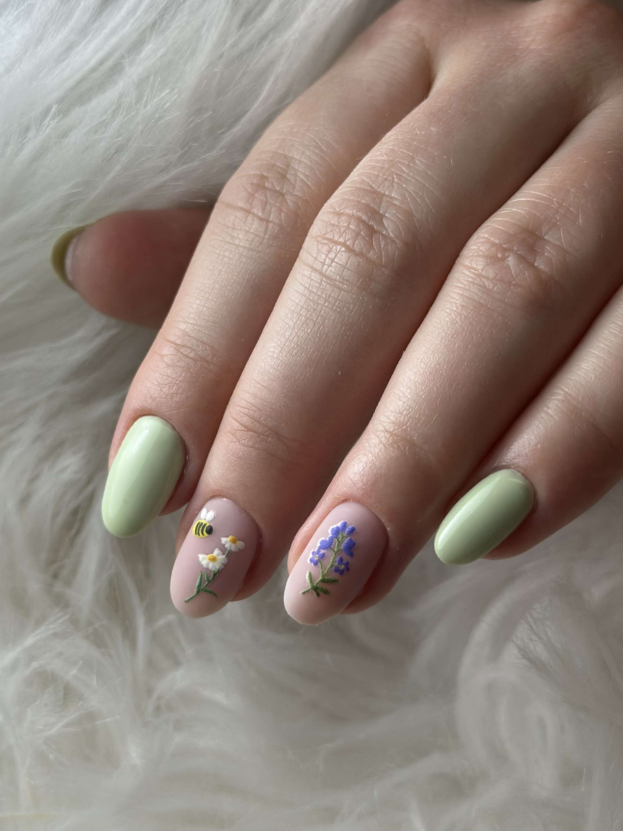 Stylizacja paznokci w salonie Glow Up Lublin - manicure hybrydowy i żelowy