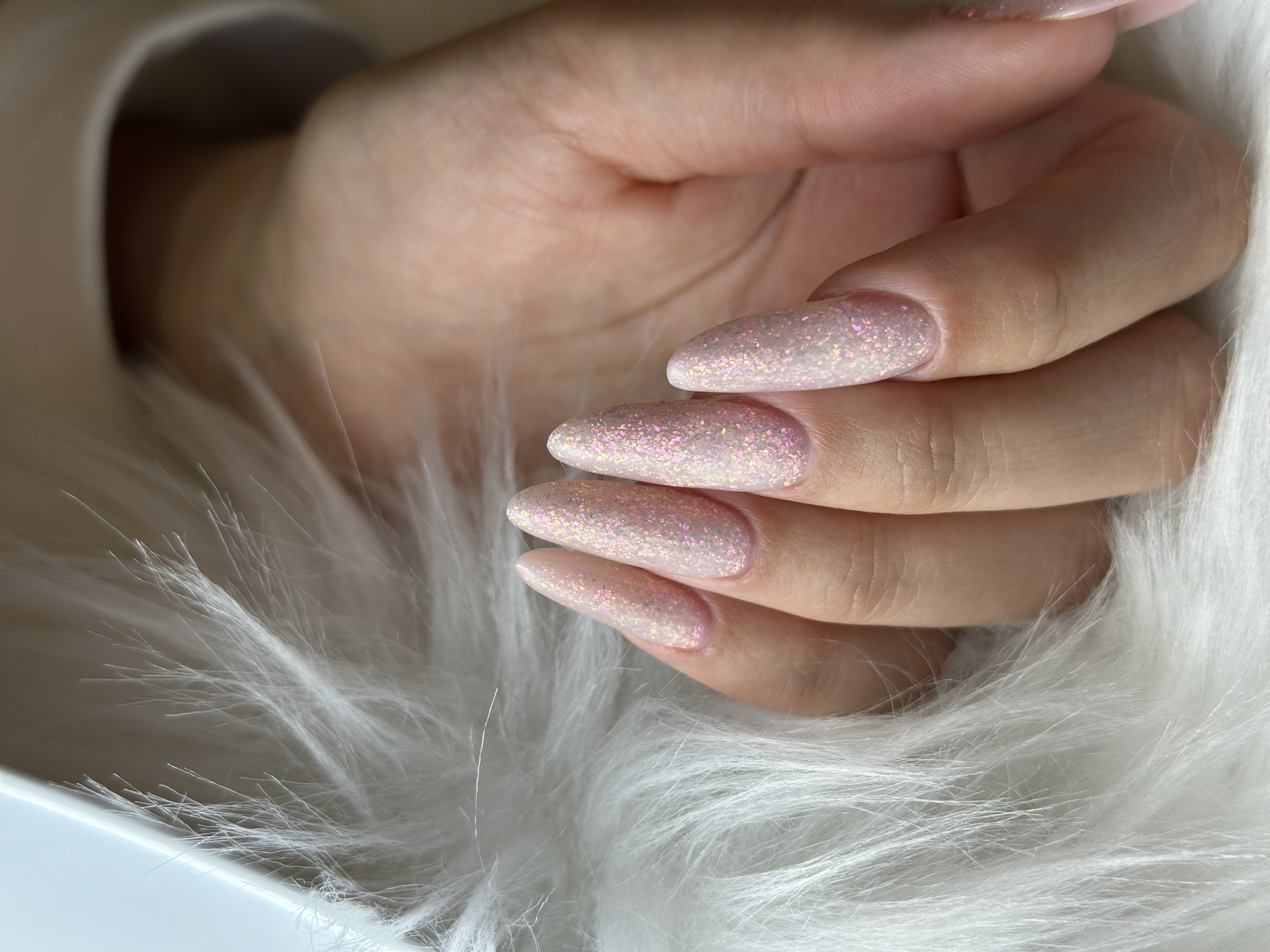 Stylizacja paznokci w salonie Glow Up Lublin - manicure hybrydowy i żelowy